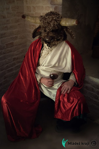 Polobůh Morihaus, Zkouška kostýmů